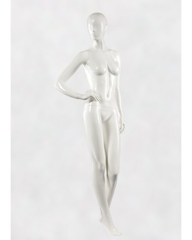 Maniquí mujer posando