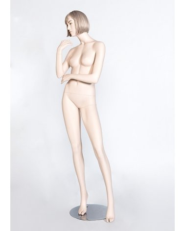 Maniquí realista con peluca
