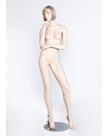 Maniquí realista con peluca