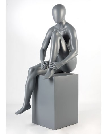 Maniquí de deporte básico sentado 3