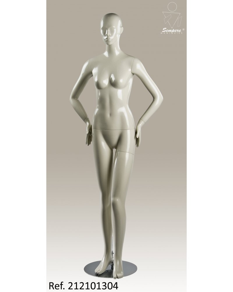 GALLERY WOMAN 4